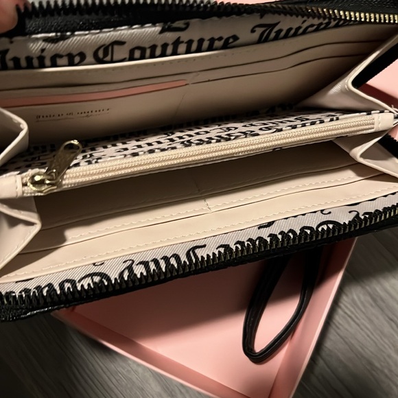 Juicy Couture wallet/wristlet for women. New with tags - Picture 8 of 10